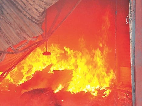 cought fire in cloths stor